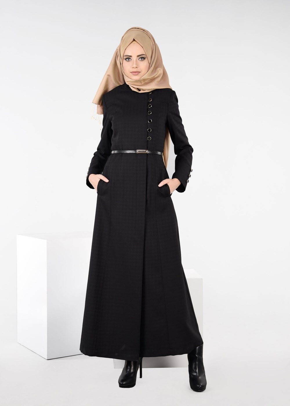 Tesettür giyim SİYAH DÜĞME DETAYLI PARDESÜ 1854