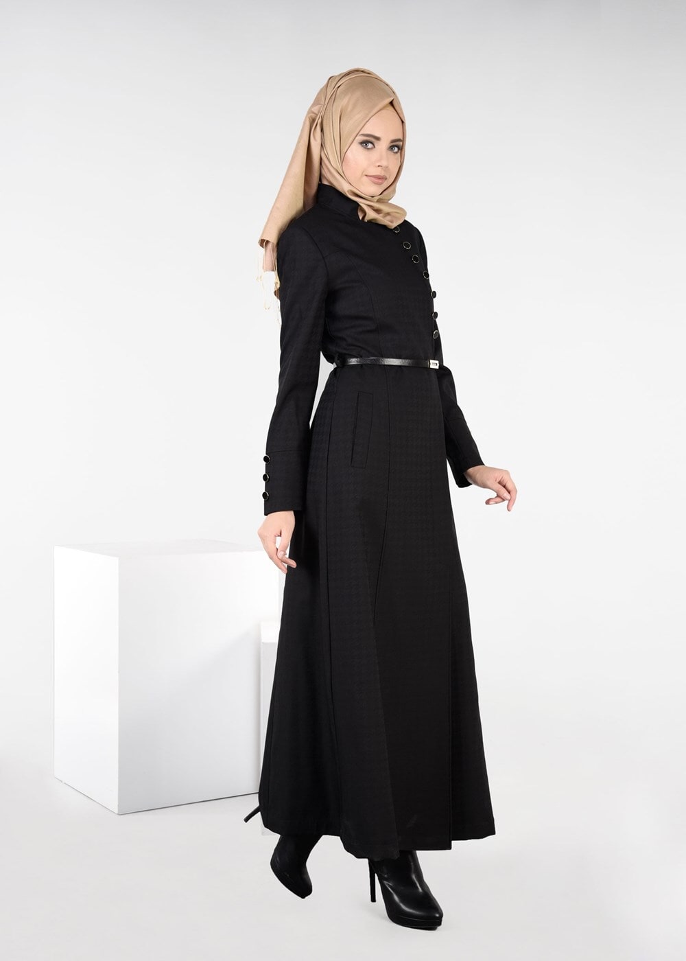 Tesettür giyim SİYAH DÜĞME DETAYLI PARDESÜ 1854