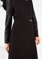 Tesettür giyim BORDO KOLLARI SUNİ DERİ ŞERİTLİ PÖTİKARE PARDESÜ 1874 