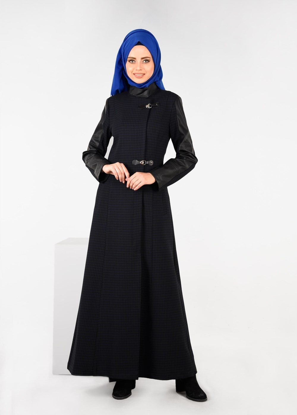 Tesettür giyim LACİVERT KOLLARI SUNİ DERİ ŞERİTLİ PÖTİKARE PARDESÜ 1874 