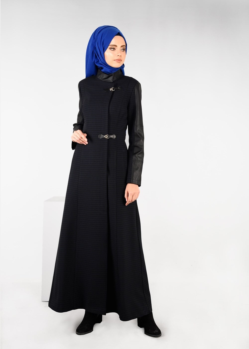 Tesettür giyim LACİVERT KOLLARI SUNİ DERİ ŞERİTLİ PÖTİKARE PARDESÜ 1874 