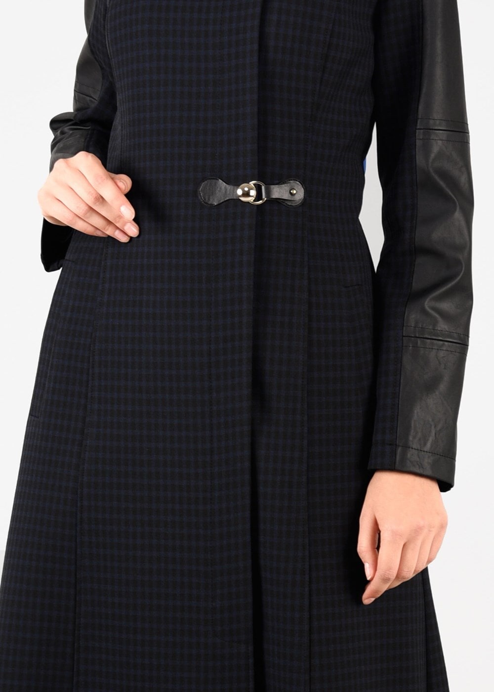 Tesettür giyim LACİVERT KOLLARI SUNİ DERİ ŞERİTLİ PÖTİKARE PARDESÜ 1874 