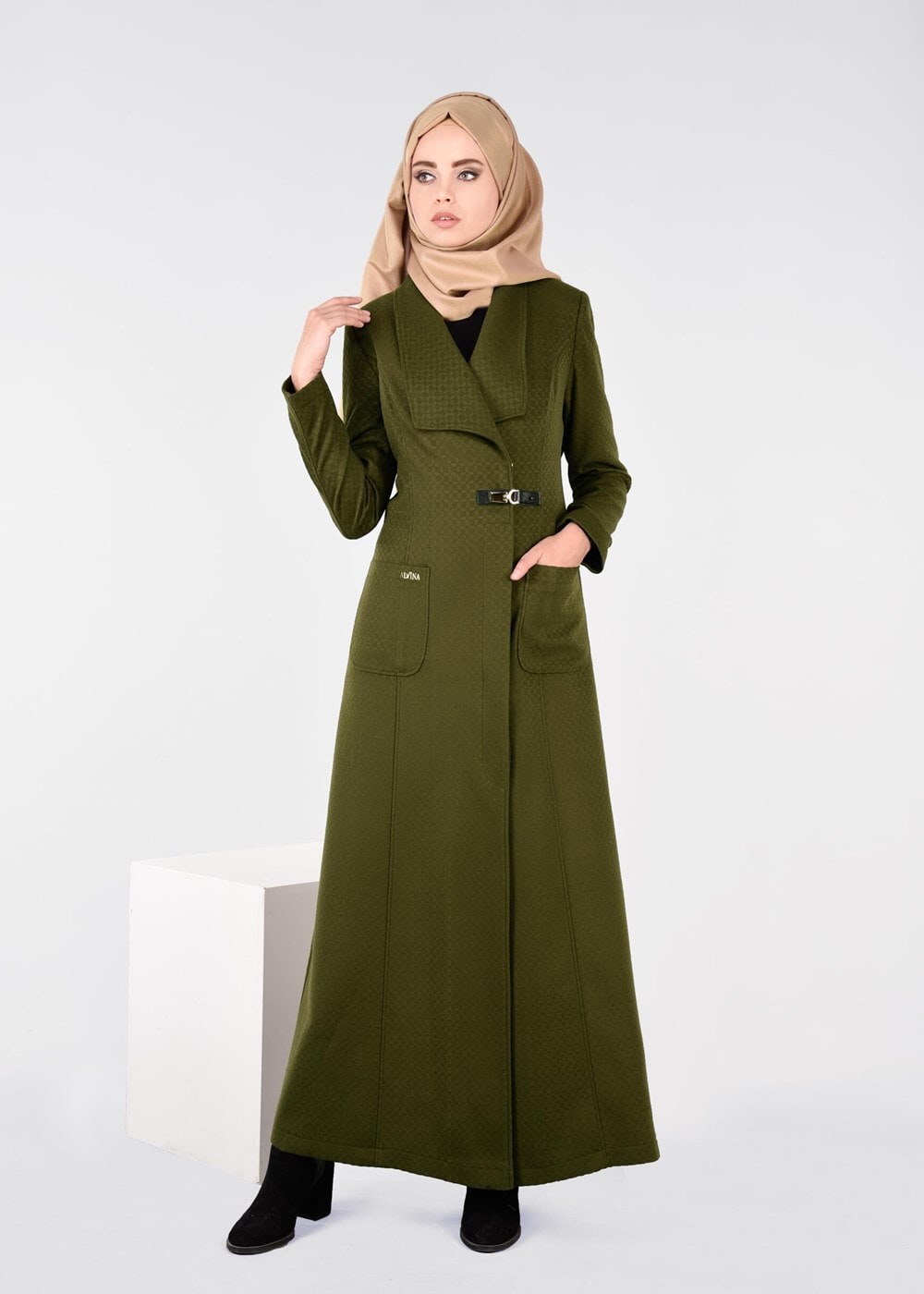 Tesettür giyim YEŞİL KEMER DETAYLI KRUVAZE PARDESÜ 1885