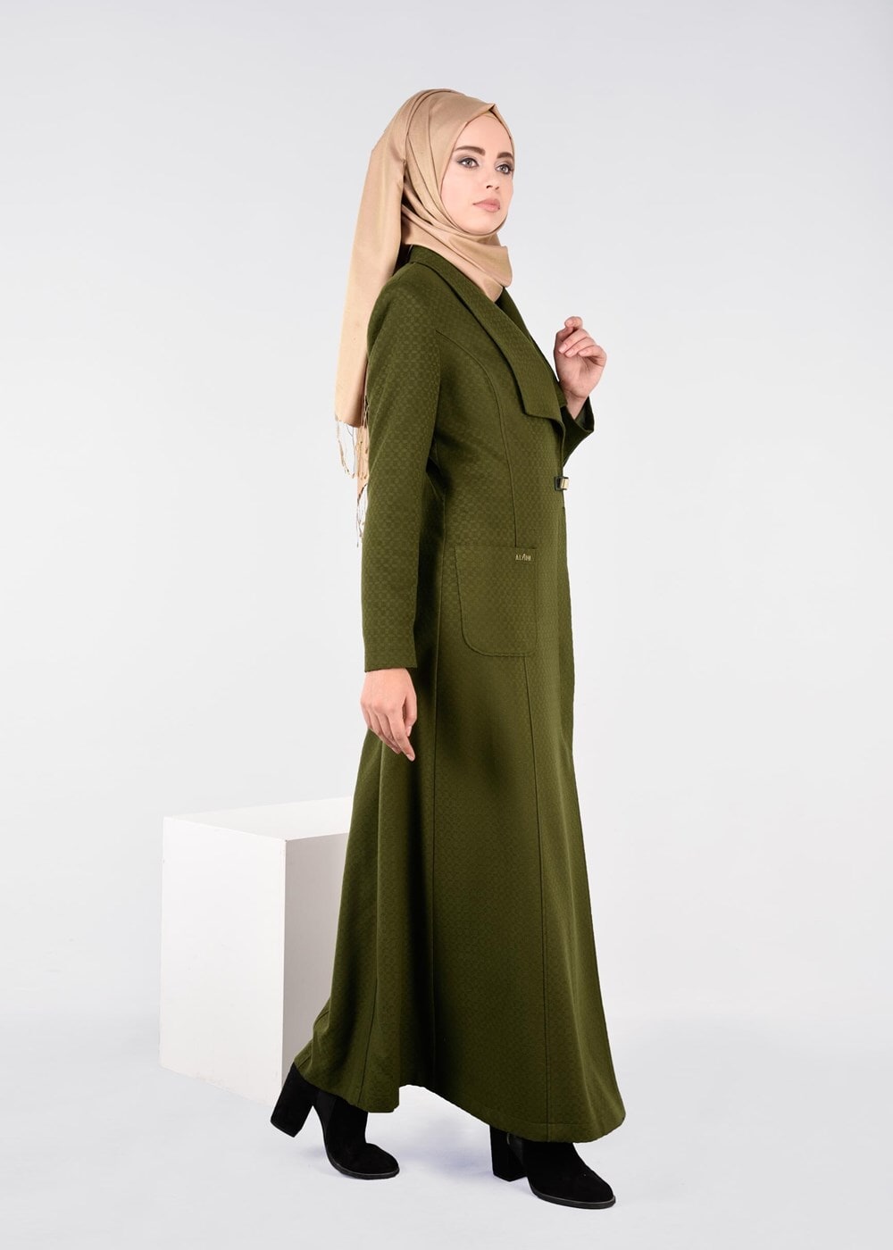 Tesettür giyim YEŞİL KEMER DETAYLI KRUVAZE PARDESÜ 1885