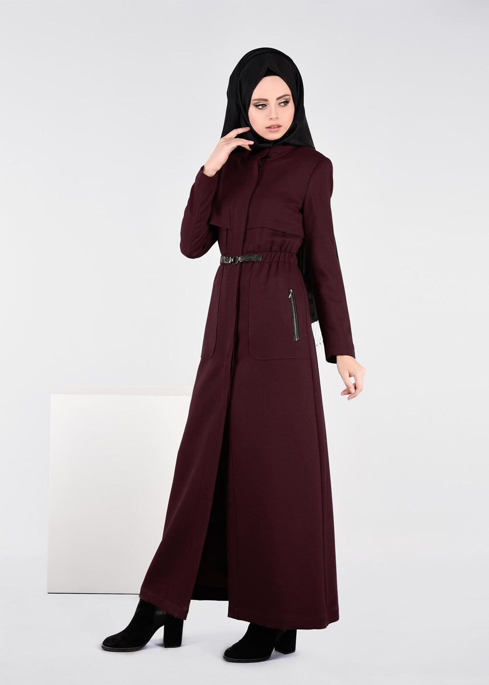 Tesettür giyim BORDO BELİ BÜZGÜLÜ KEMER DETAYLI PARDESÜ 1889