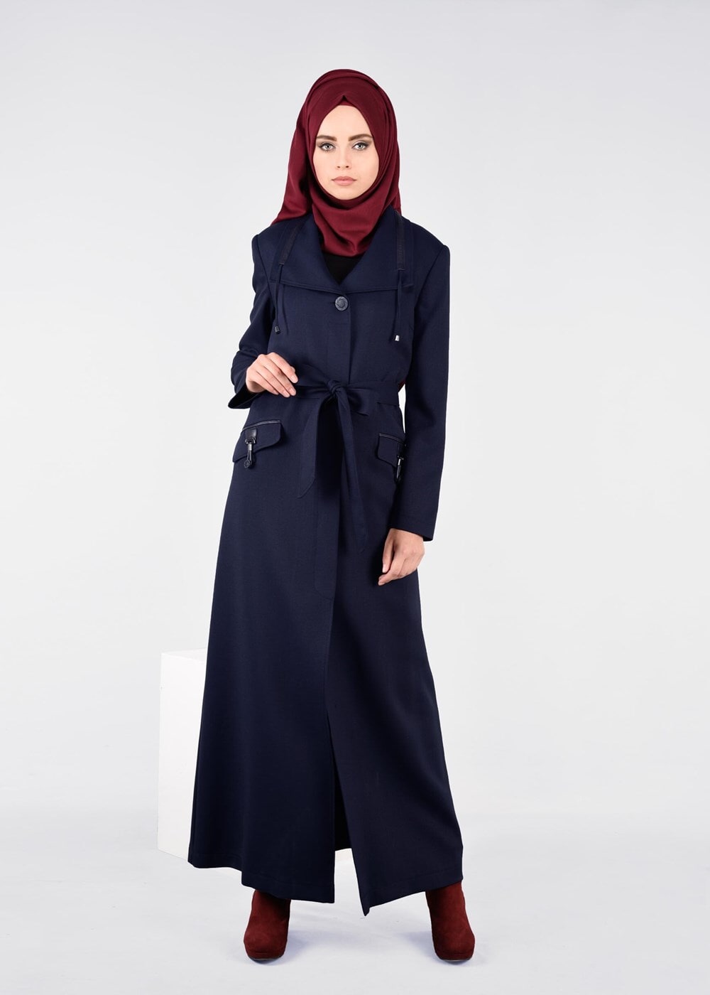 Tesettür giyim LACİVERT YAKASI BAĞCIKLI CEP DETAYLI PARDESÜ 1894