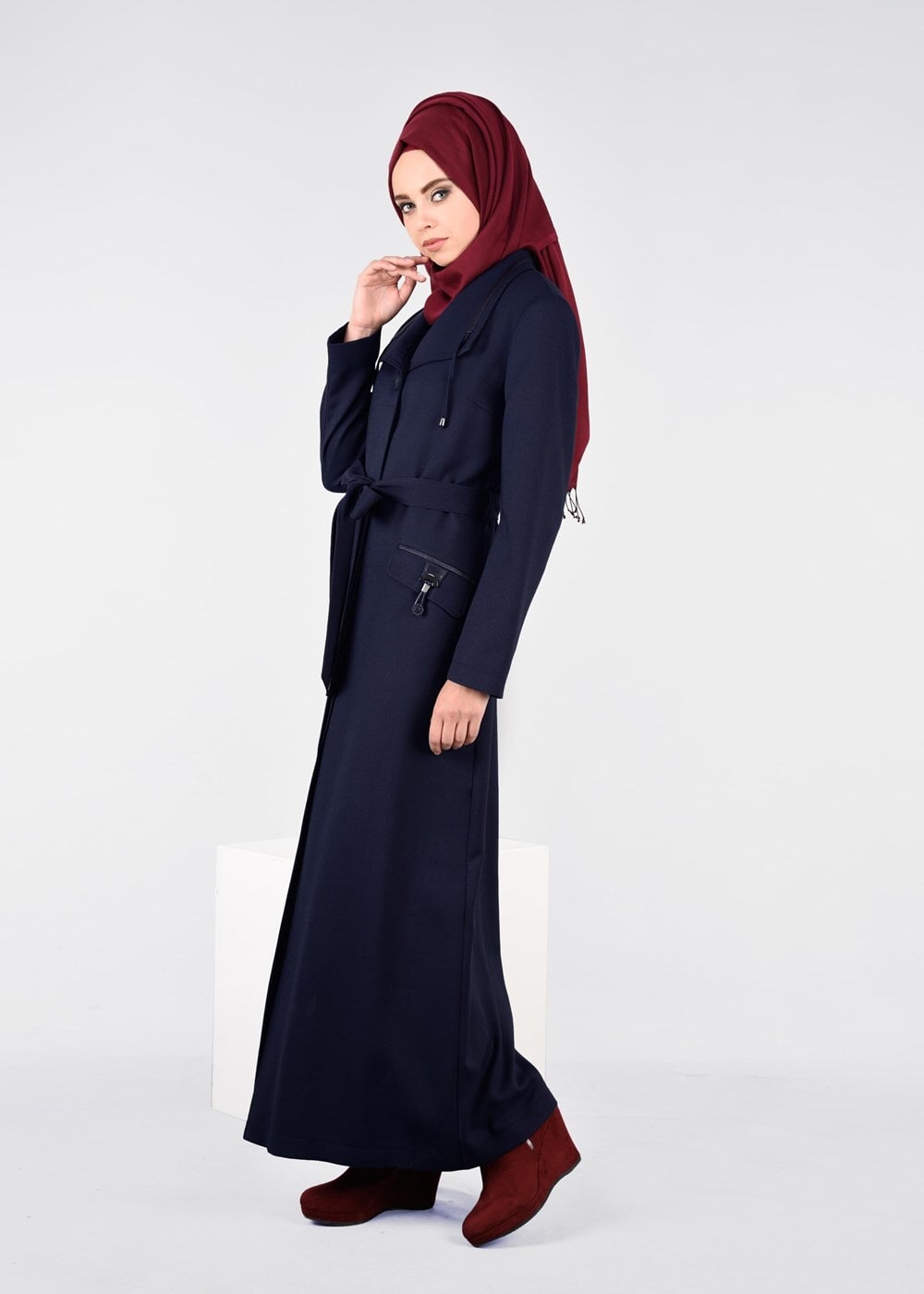 Tesettür giyim LACİVERT YAKASI BAĞCIKLI CEP DETAYLI PARDESÜ 1894