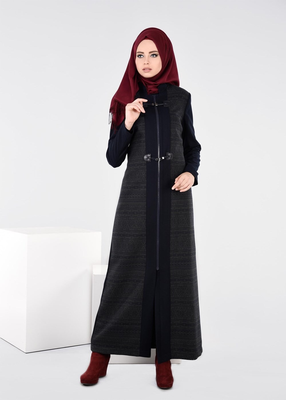 Tesettür giyim LACİVERT KEMER DETAYLI DESENLİ PARDESÜ 1922 