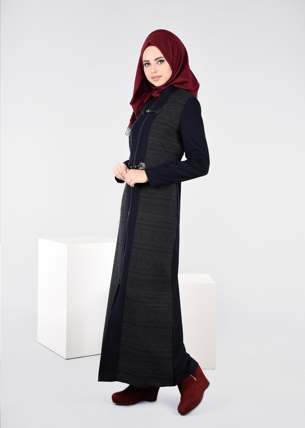 Tesettür giyim LACİVERT KEMER DETAYLI DESENLİ PARDESÜ 1922 