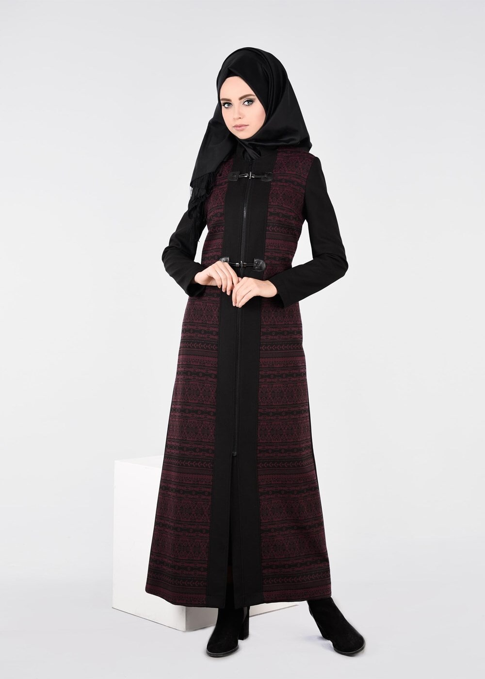 Tesettür giyim SİYAH KEMER DETAYLI DESENLİ PARDESÜ 1922 