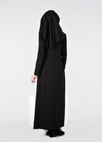 Tesettür giyim SİYAH KEMER DETAYLI DESENLİ PARDESÜ 1922 