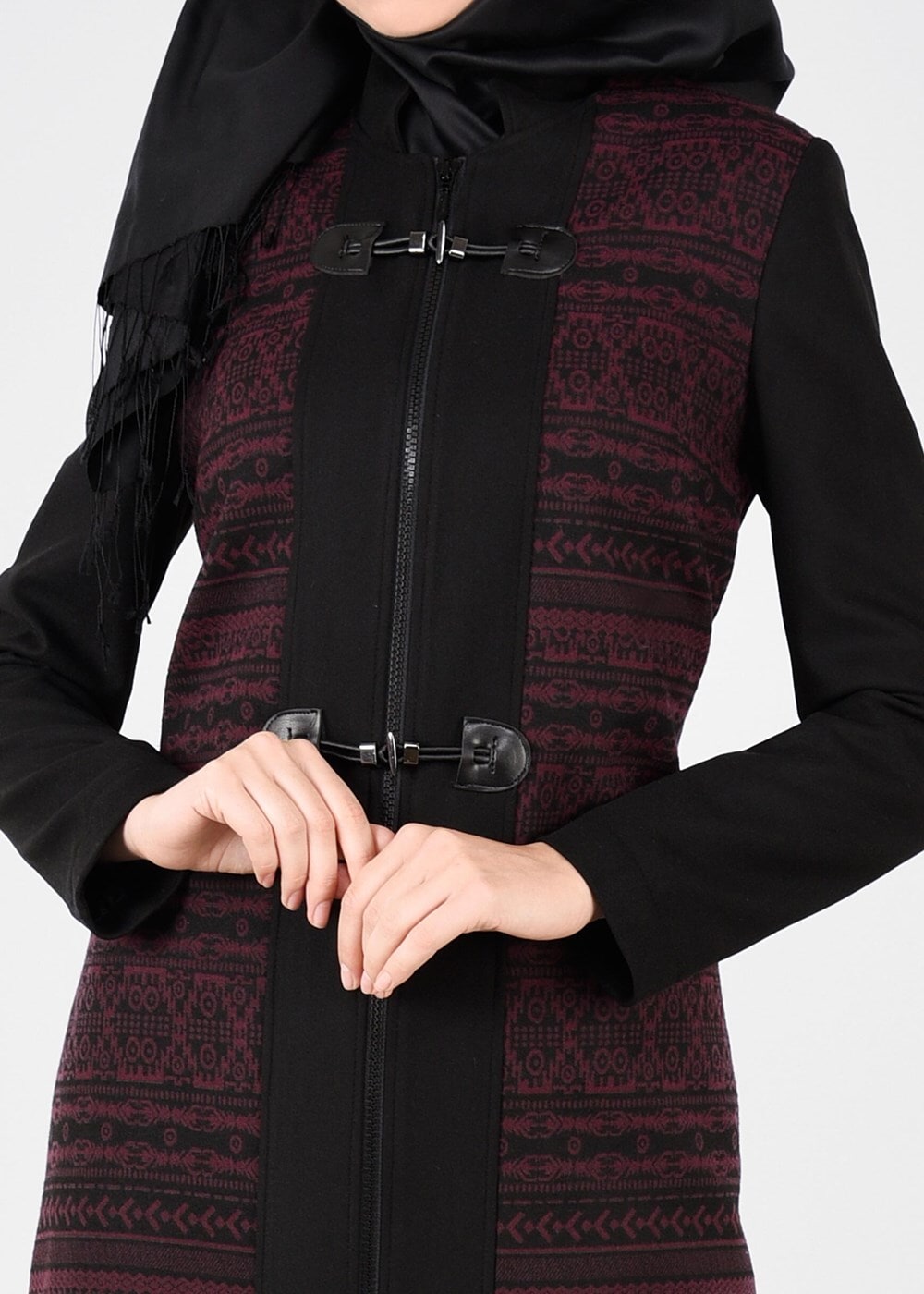 Tesettür giyim SİYAH KEMER DETAYLI DESENLİ PARDESÜ 1922 