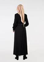 Tesettür giyim SİYAH MANŞETLERİ YAKASI DETAYLI PARDESÜ 1932 