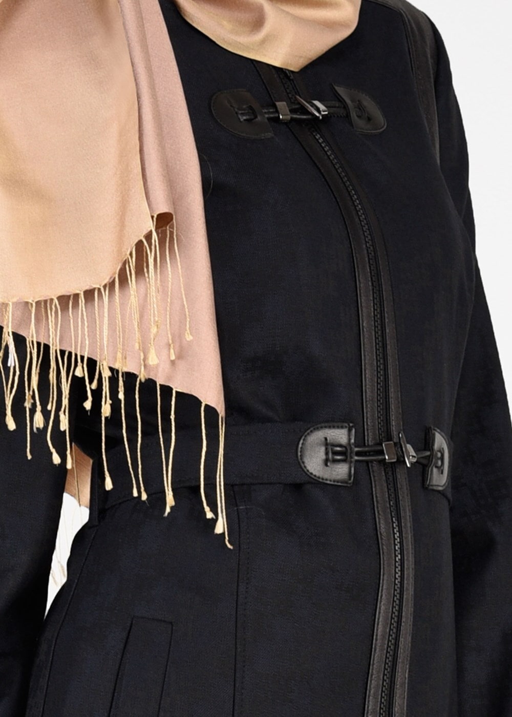 Tesettür giyim LACİVERT SUNİ DERİ BİYELİ DESENLİ PARDESÜ 1938