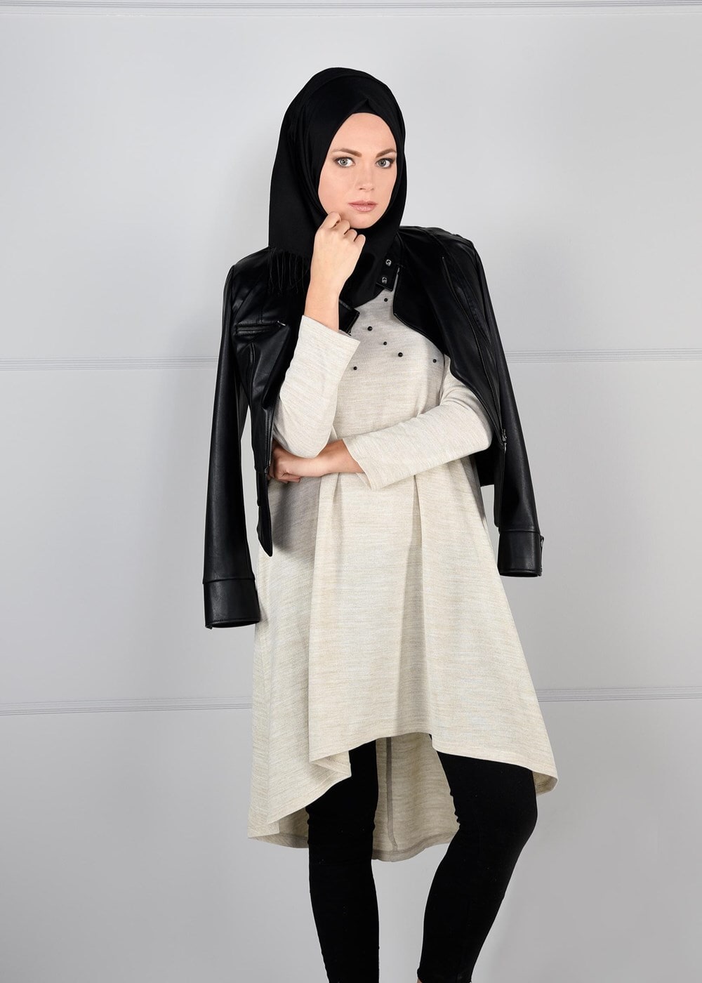 Tesettür giyim BEJ İNCİ İŞLEMELİ GENİŞ KESİM TUNİK 03051