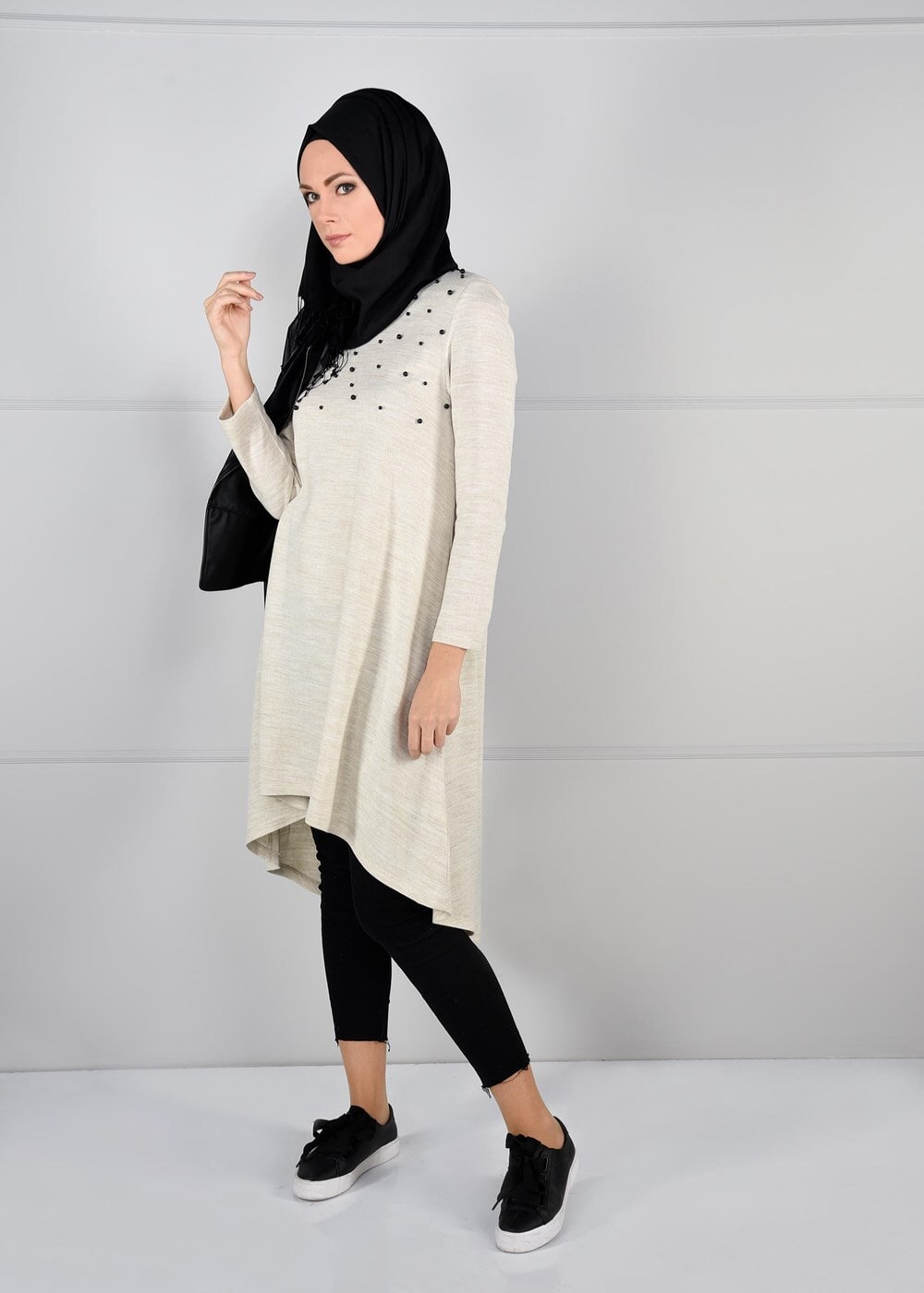 Tesettür giyim BEJ İNCİ İŞLEMELİ GENİŞ KESİM TUNİK 03051