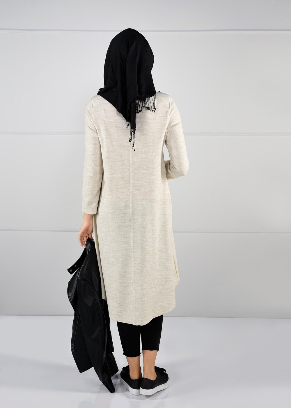 Tesettür giyim BEJ İNCİ İŞLEMELİ GENİŞ KESİM TUNİK 03051