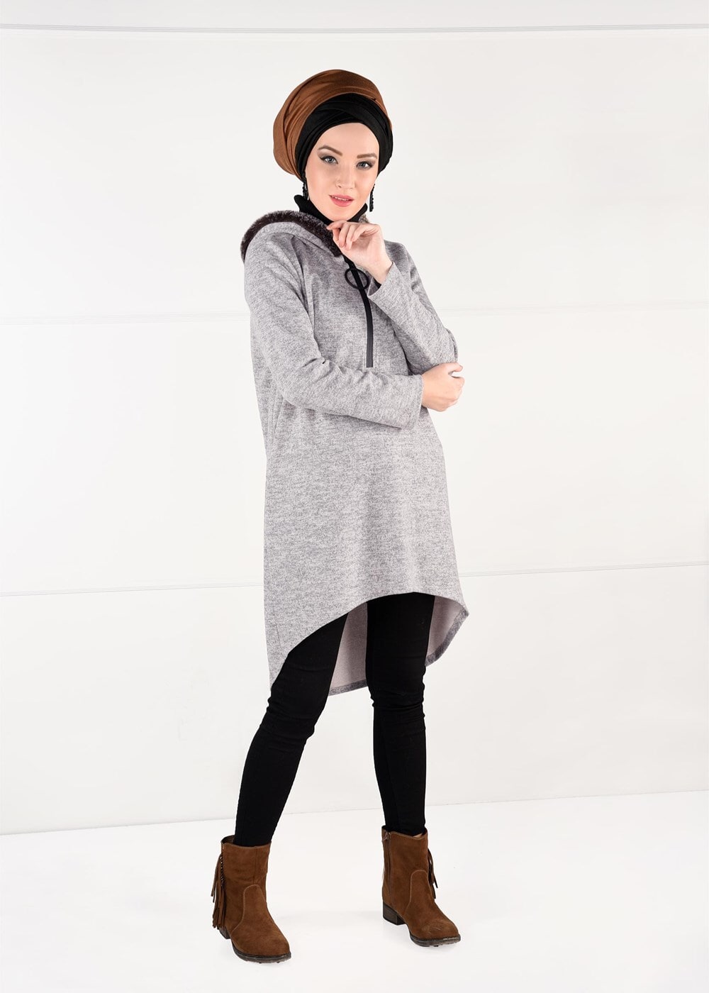 Tesettür giyim BEJ PELUŞLU FERMUAR DETAYLI TUNİK 13741