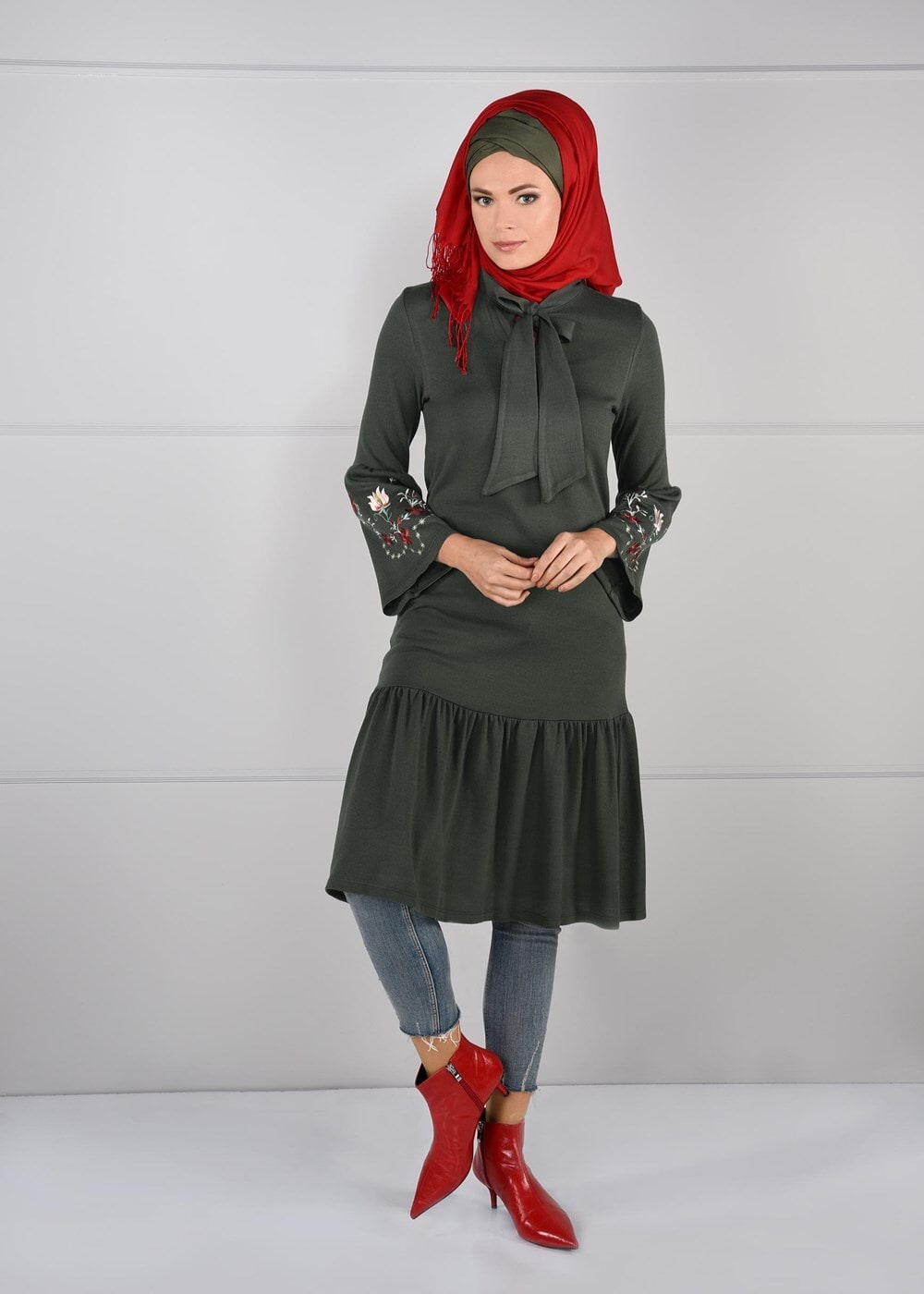 Tesettür giyim HAKİ NAKIŞLI FULARLI TUNİK 28941 