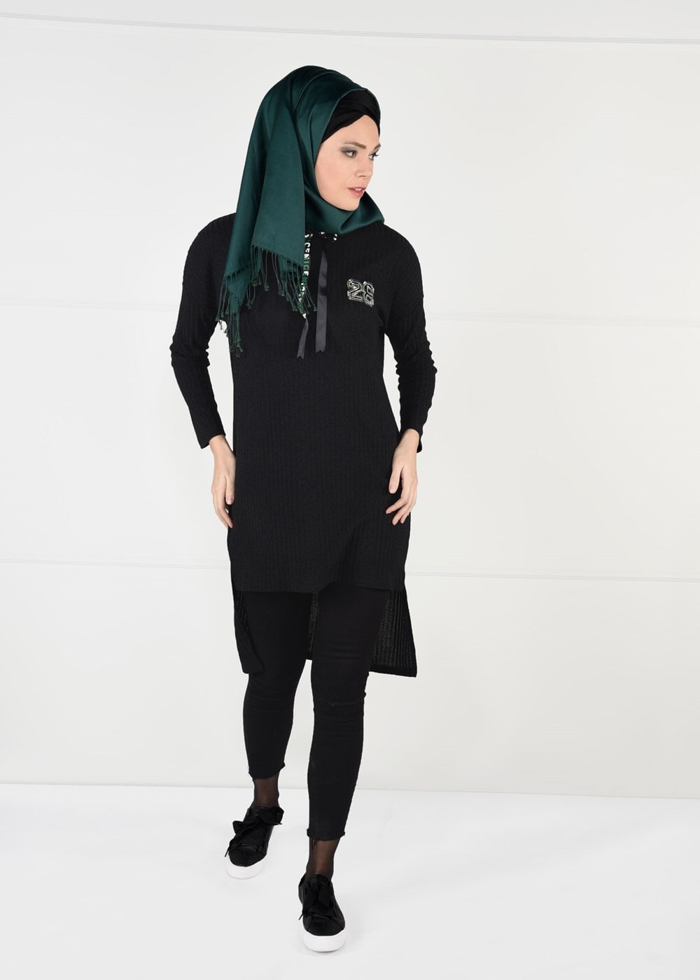 Tesettür giyim SİYAH KAPÜŞONLU FİTİLLİ TRİKO TUNİK 58451
