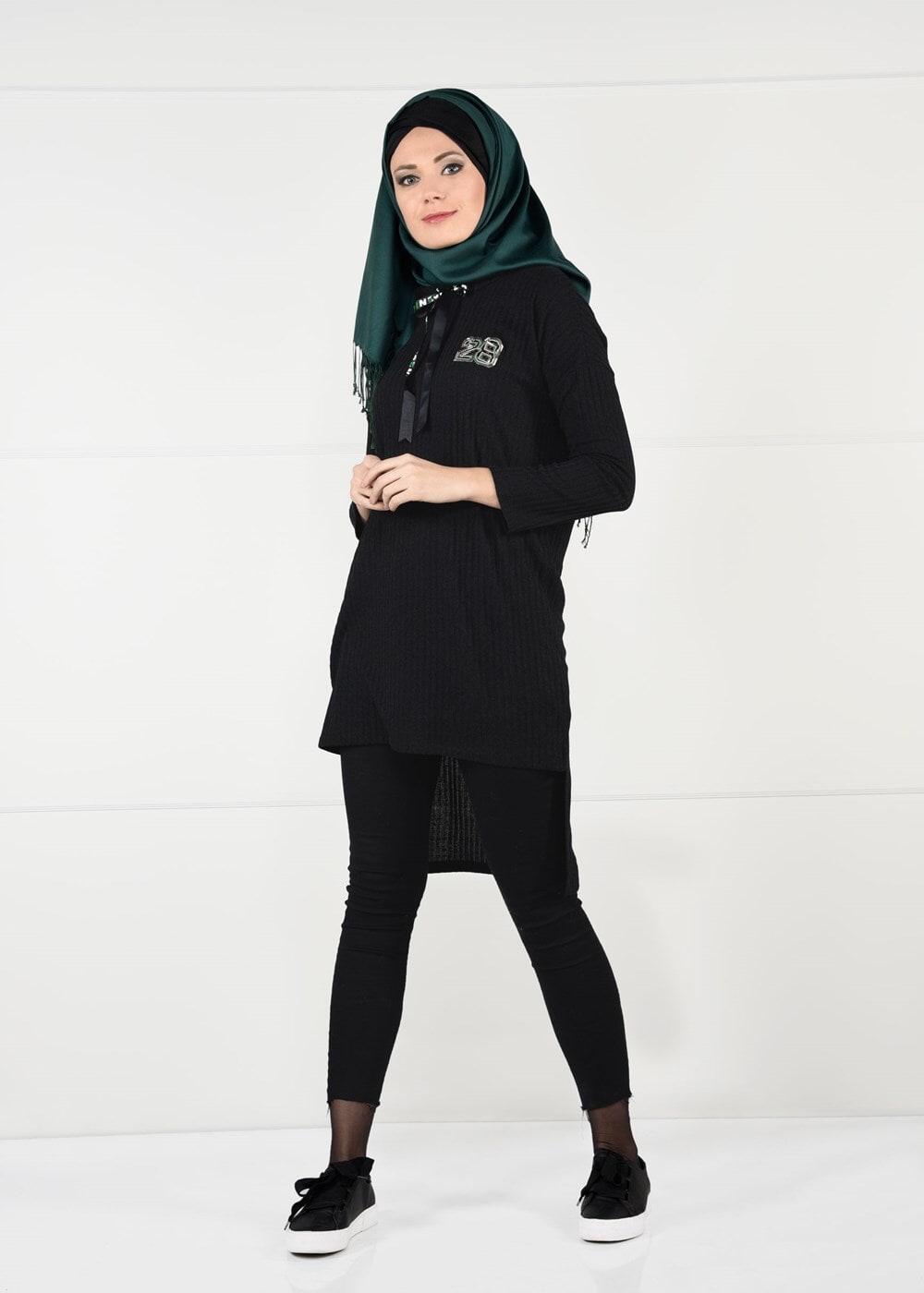 Tesettür giyim SİYAH KAPÜŞONLU FİTİLLİ TRİKO TUNİK 58451