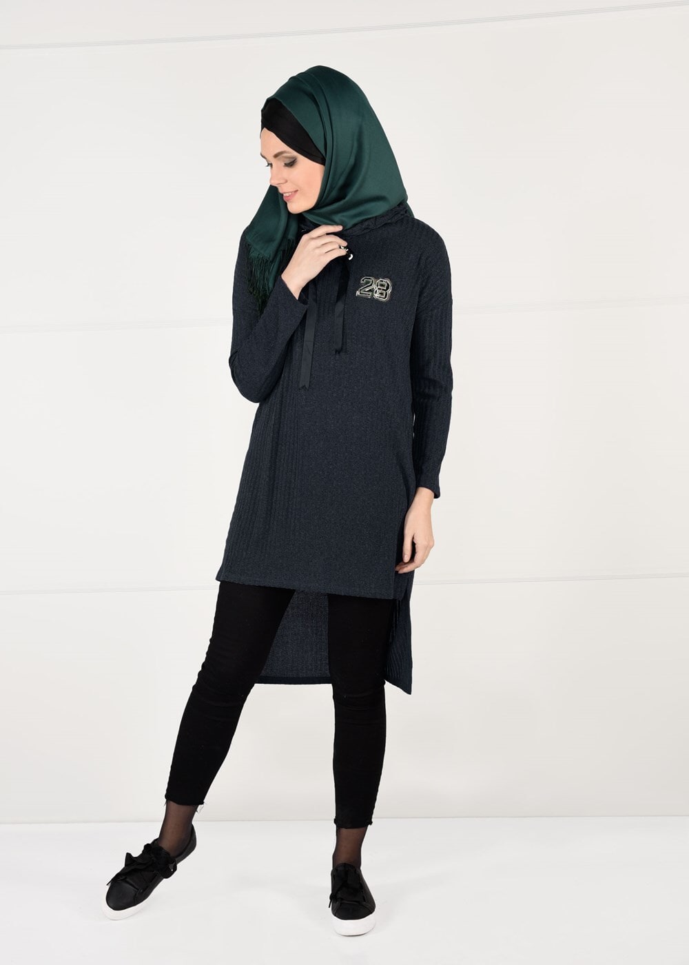 Tesettür giyim GRİ KAPÜŞONLU FİTİLLİ TRİKO TUNİK 58451