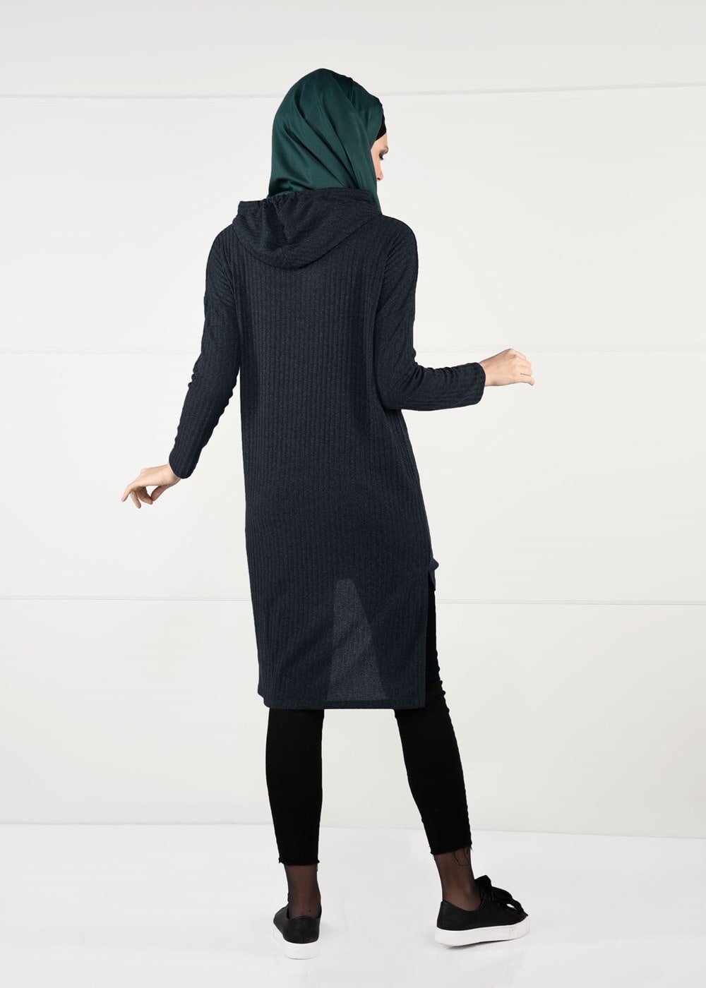 Tesettür giyim GRİ KAPÜŞONLU FİTİLLİ TRİKO TUNİK 58451