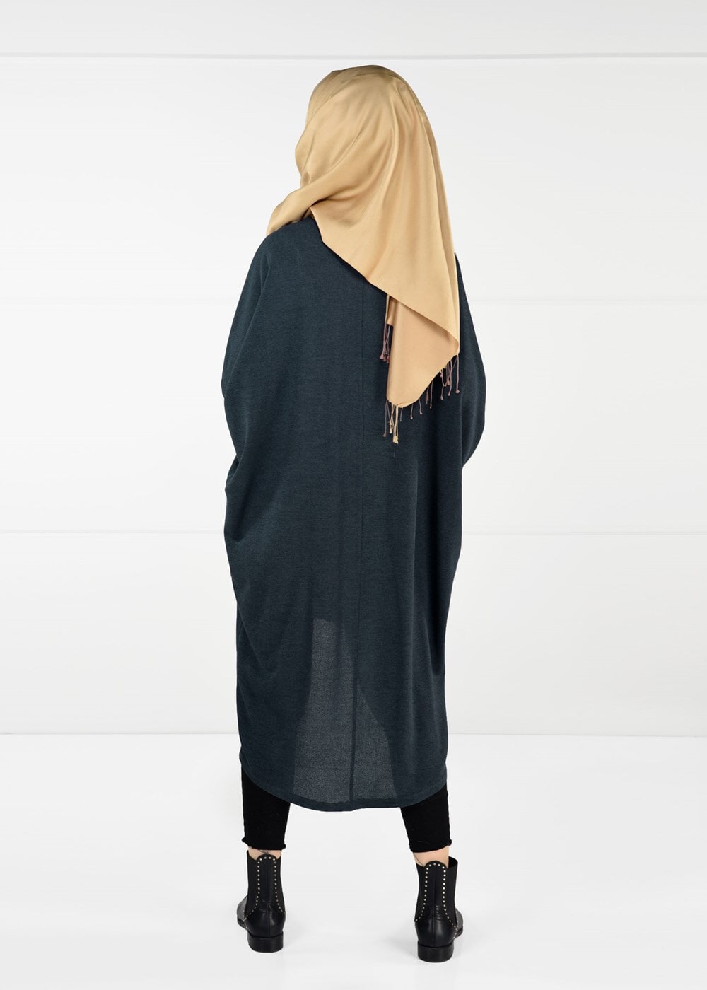 Tesettür giyim GRİ İNCİ DETAYLI YARASA KOL HIRKA 80651