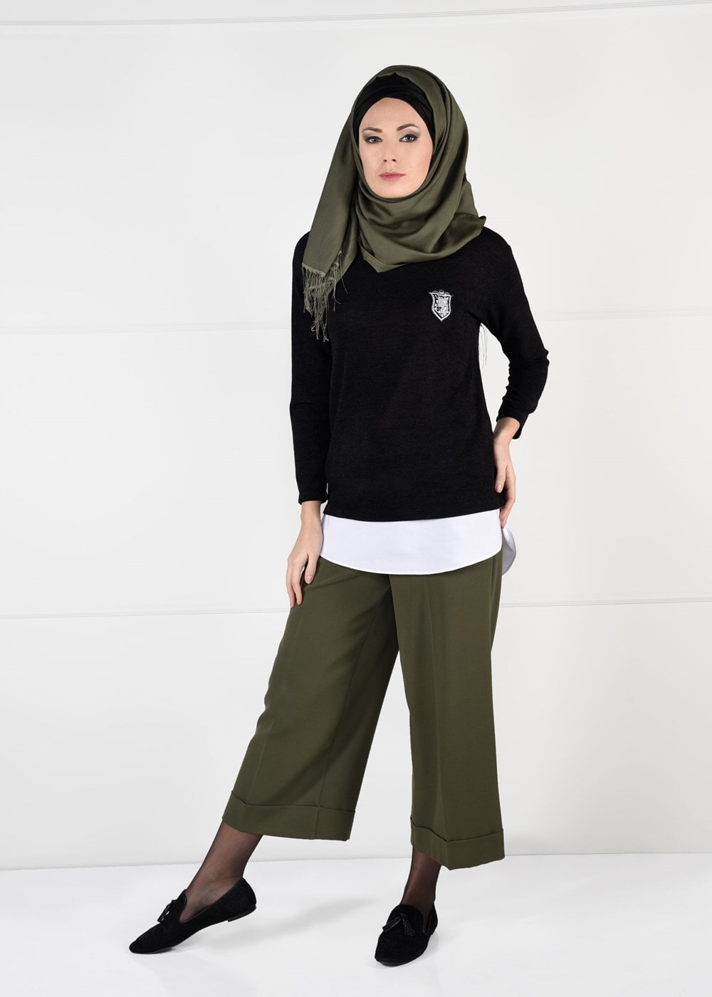 Tesettür giyim SİYAH ARMA DETAYLI TUNİK 87451