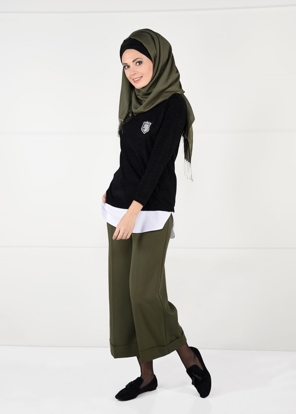 Tesettür giyim SİYAH ARMA DETAYLI TUNİK 87451