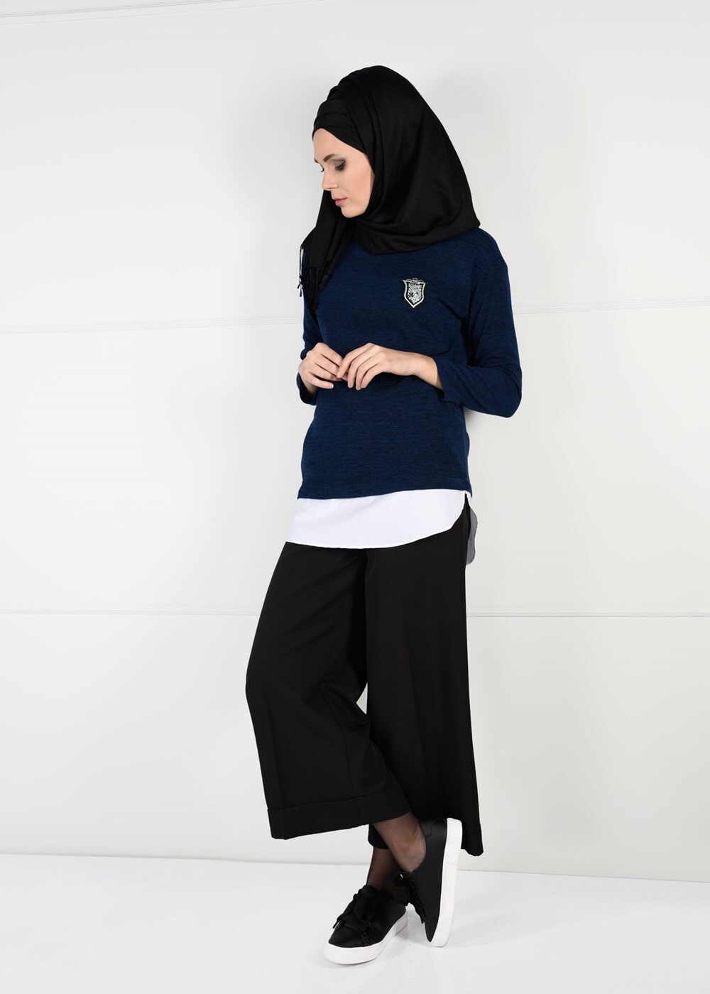 Tesettür giyim LACİVERT ARMA DETAYLI TUNİK 87451