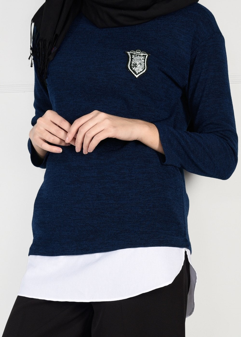 Tesettür giyim LACİVERT ARMA DETAYLI TUNİK 87451