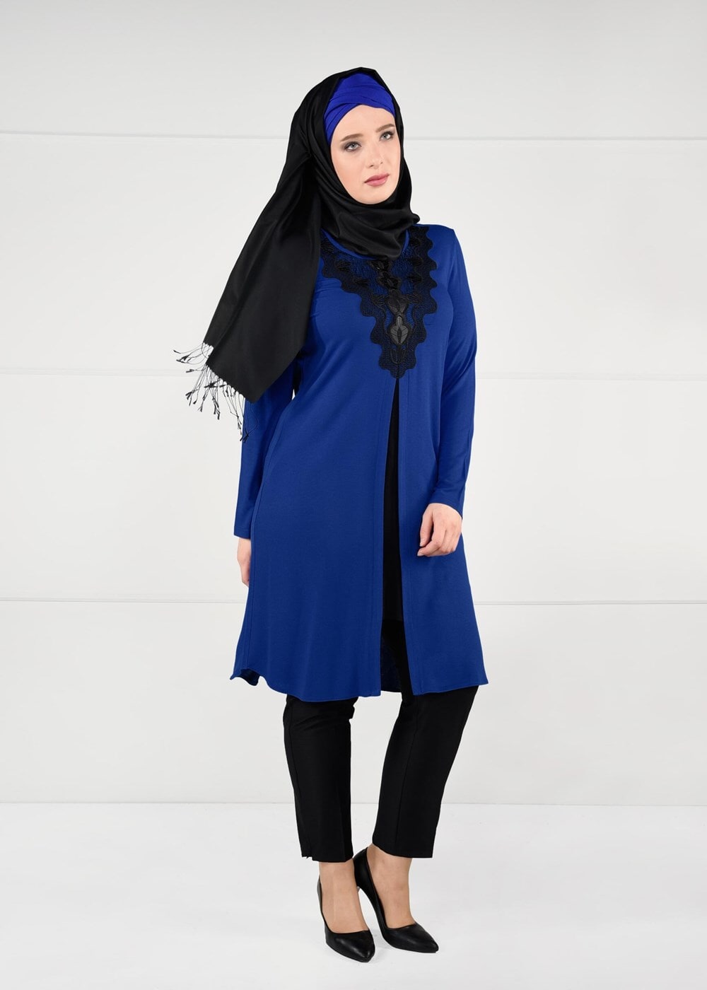 Tesettür giyim LACİVERT GÜPÜRLÜ ÖNÜ YIRTMAÇLI TUNİK 2611	