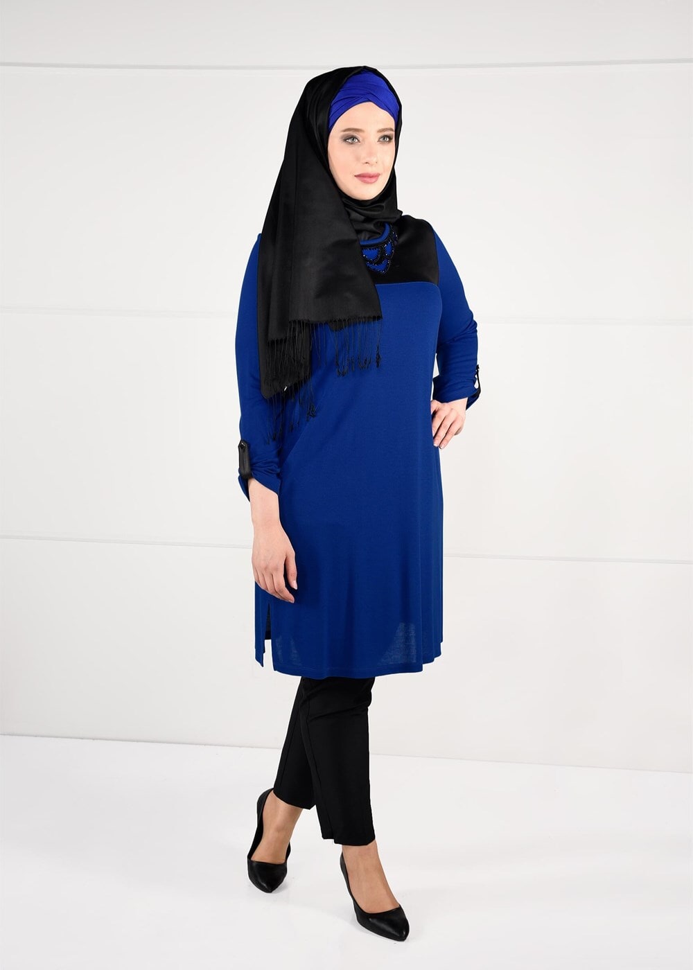 Tesettür giyim LACİVERT YAKASI BONCUK İŞLEMELİ ÖRME TUNİK 2612 