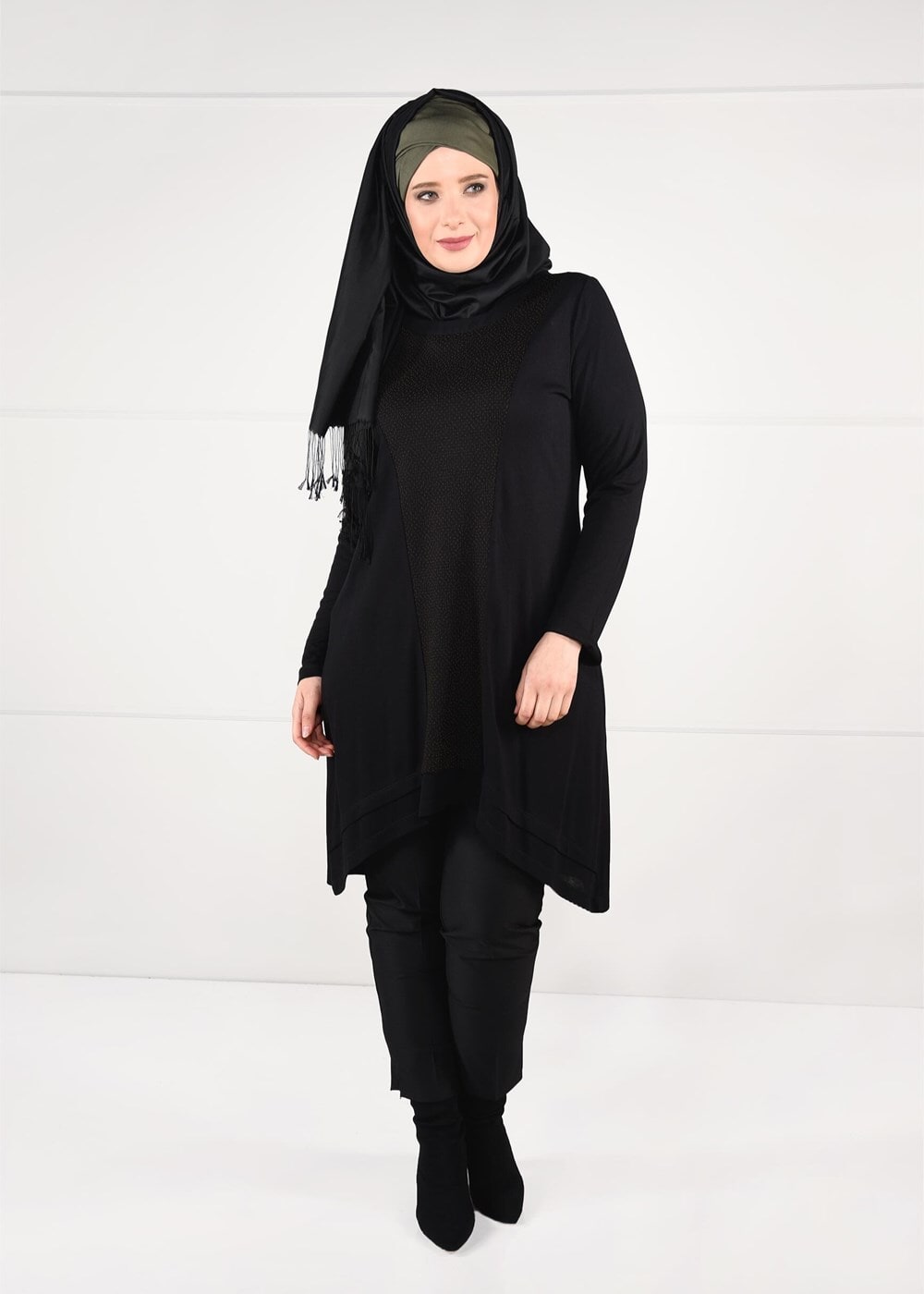 Tesettür giyim SİYAH ÖNÜ ŞERİT DETAYLI TUNİK 2616