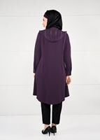 Tesettür giyim MOR MANŞETLERİ KAPÜŞONU NAKIŞ DETAYLI FERMUARLI TUNİK 2622