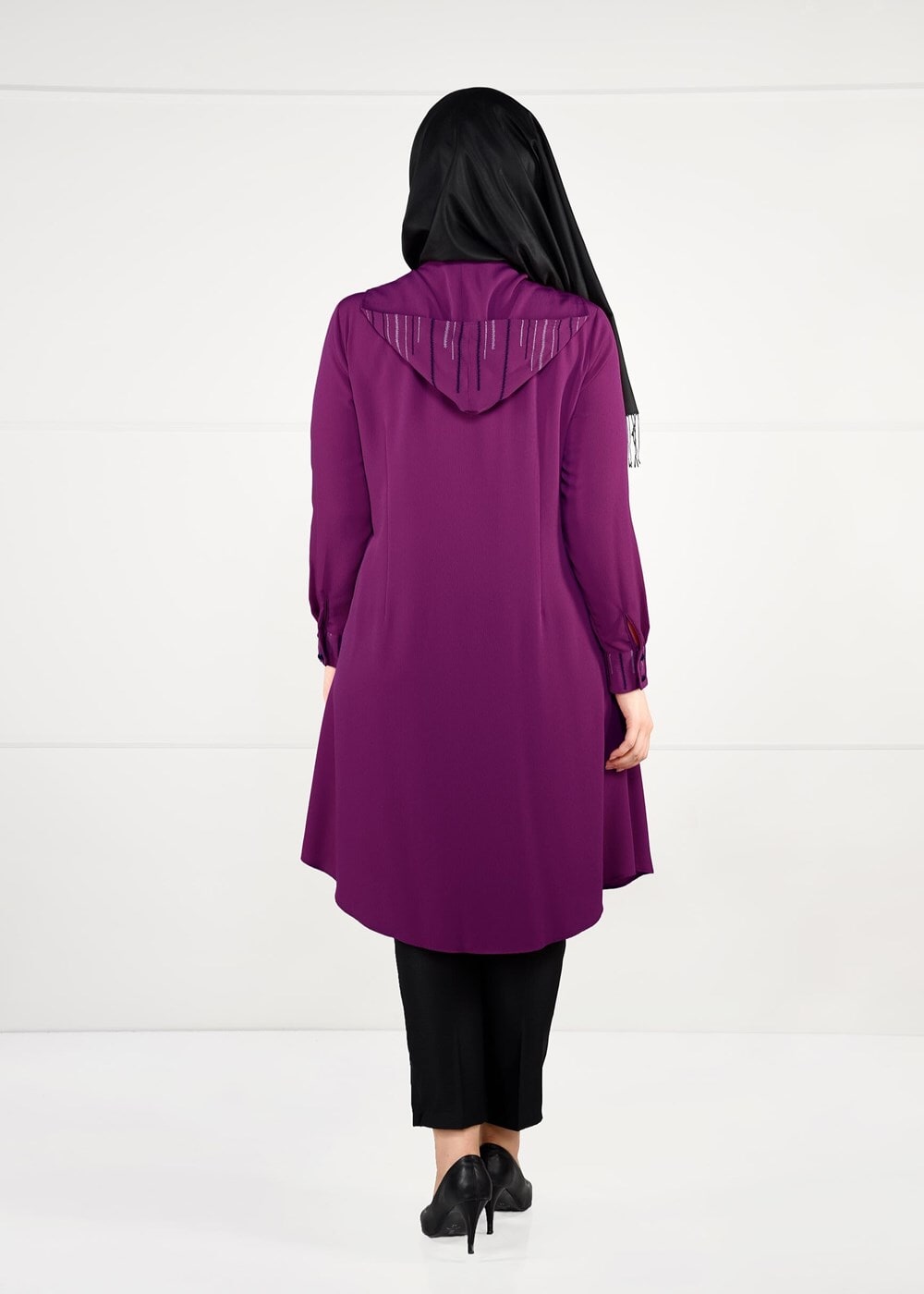 Tesettür giyim FUŞYA MANŞETLERİ KAPÜŞONU NAKIŞ DETAYLI FERMUARLI TUNİK 2622