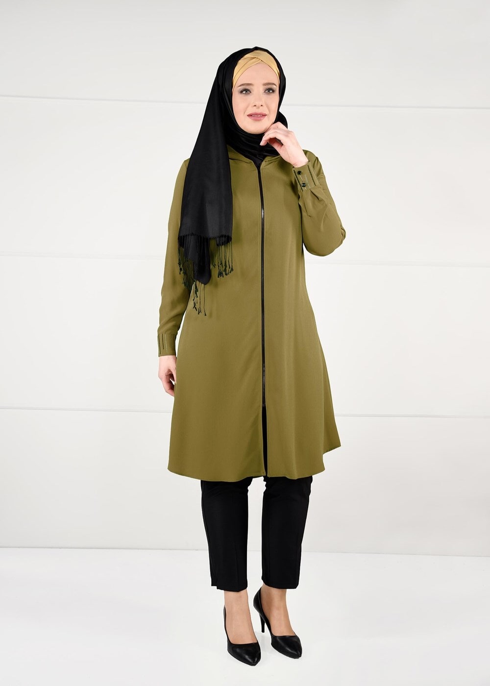 Tesettür giyim YEŞİL MANŞETLERİ KAPÜŞONU NAKIŞ DETAYLI FERMUARLI TUNİK 2622