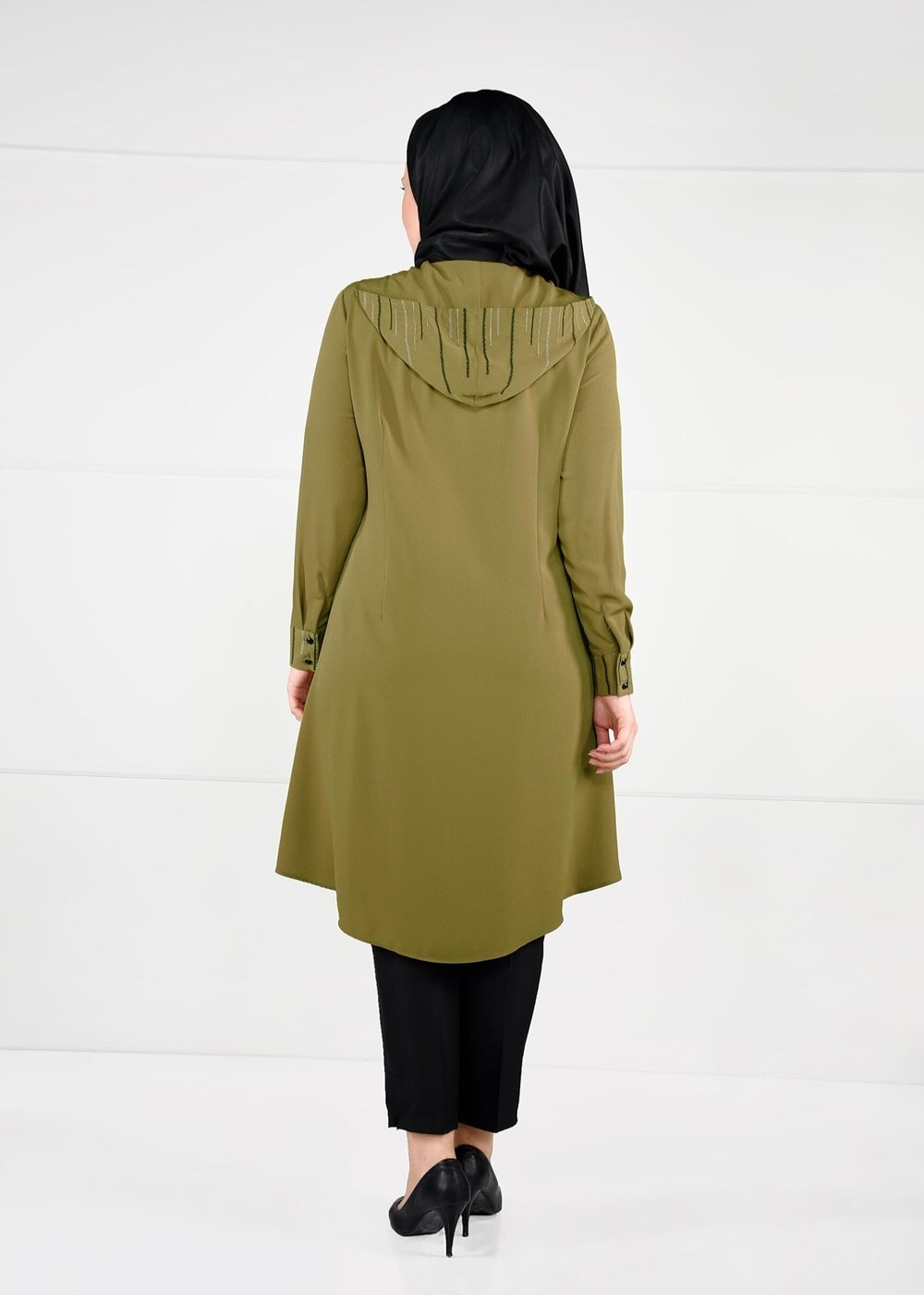 Tesettür giyim YEŞİL MANŞETLERİ KAPÜŞONU NAKIŞ DETAYLI FERMUARLI TUNİK 2622