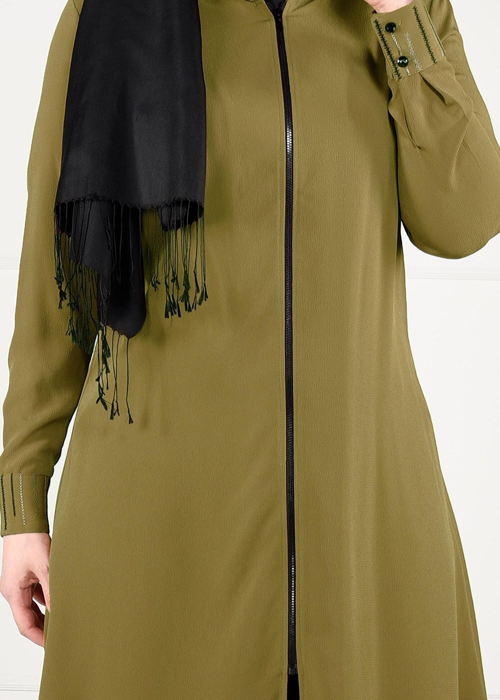 Tesettür giyim YEŞİL MANŞETLERİ KAPÜŞONU NAKIŞ DETAYLI FERMUARLI TUNİK 2622