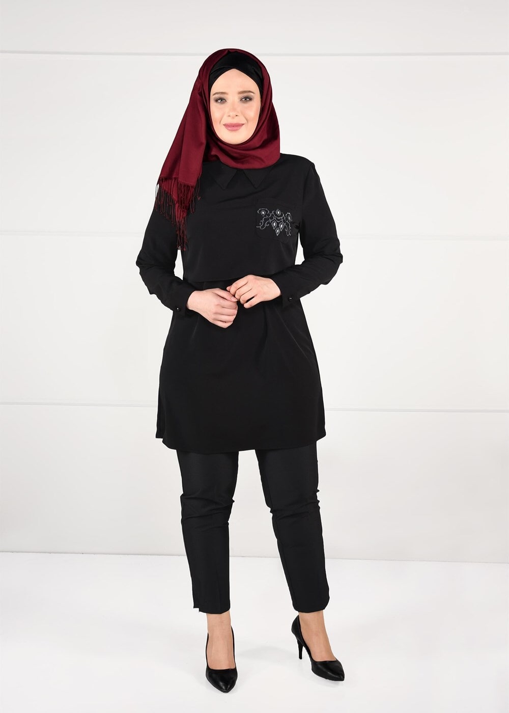 Tesettür giyim SİYAH CEBİ NAKIŞLI KREP TUNİK 2624