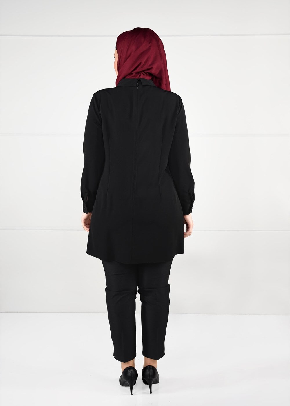 Tesettür giyim SİYAH CEBİ NAKIŞLI KREP TUNİK 2624