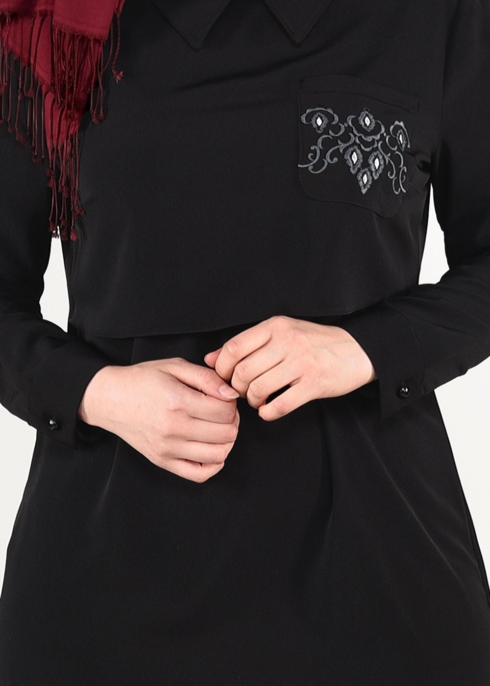 Tesettür giyim SİYAH CEBİ NAKIŞLI KREP TUNİK 2624