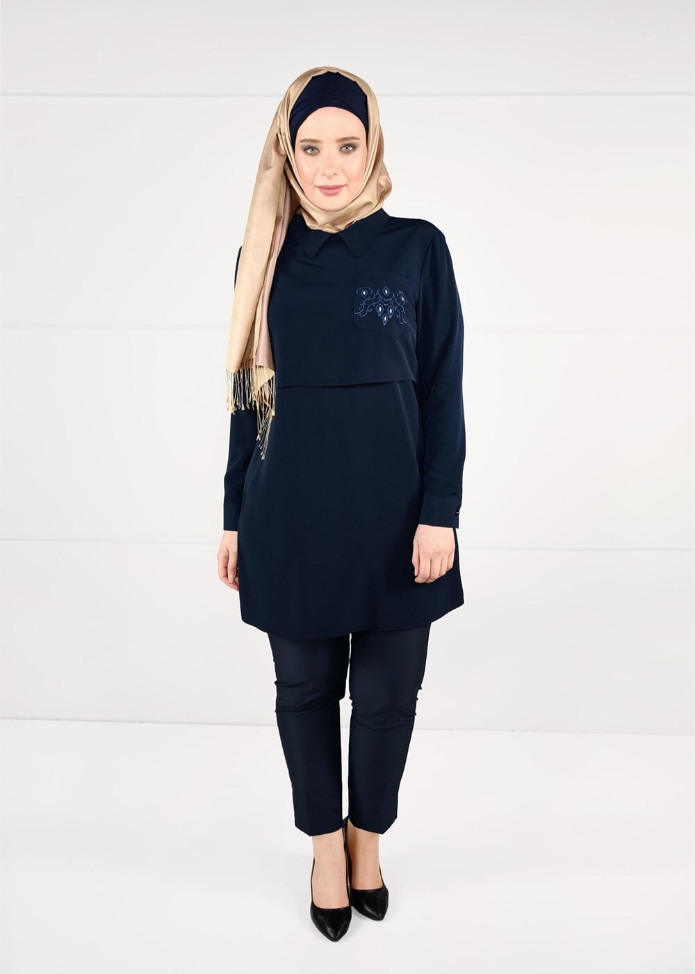 Tesettür giyim LACİVERT CEBİ NAKIŞLI KREP TUNİK 2624