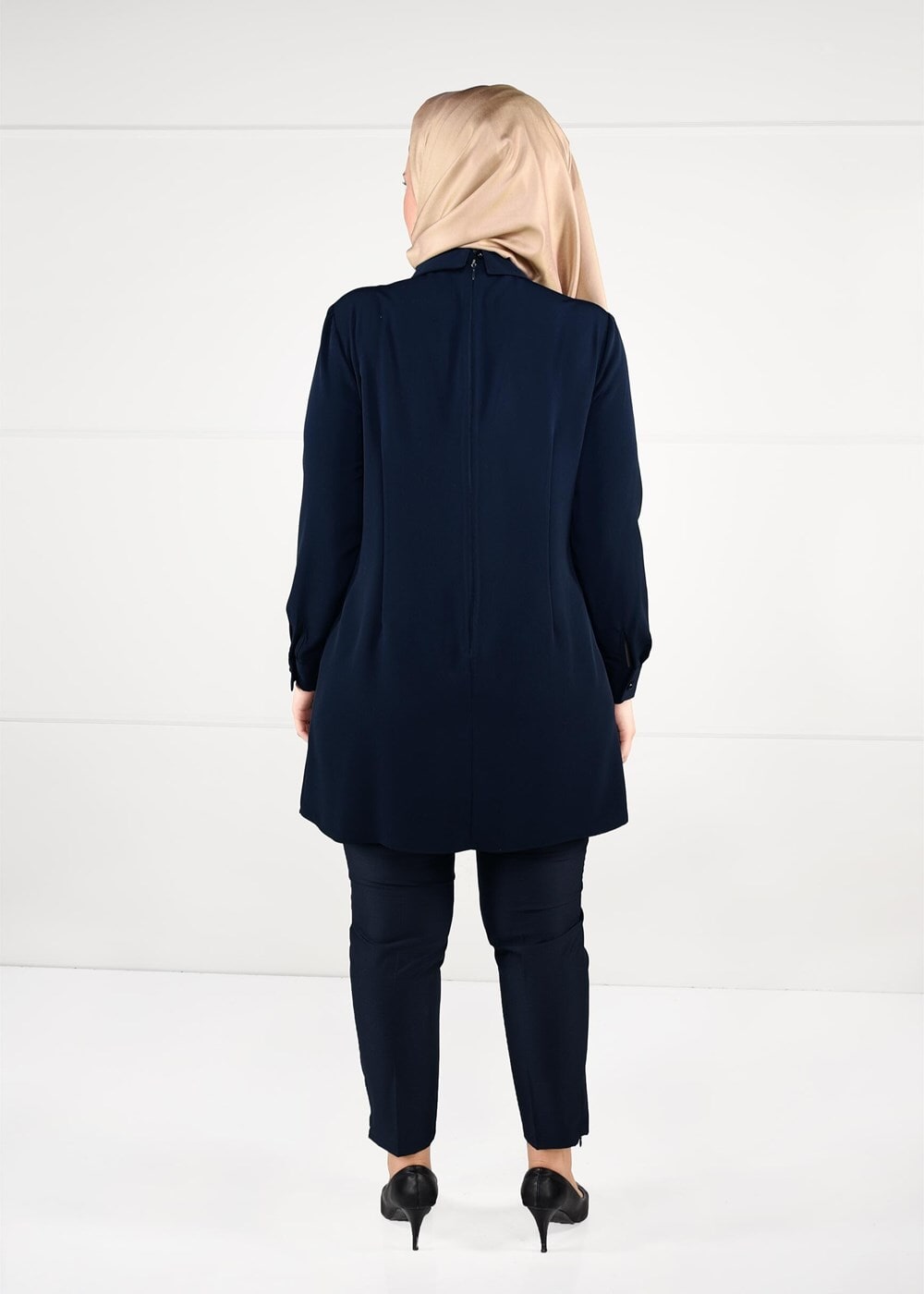 Tesettür giyim LACİVERT CEBİ NAKIŞLI KREP TUNİK 2624