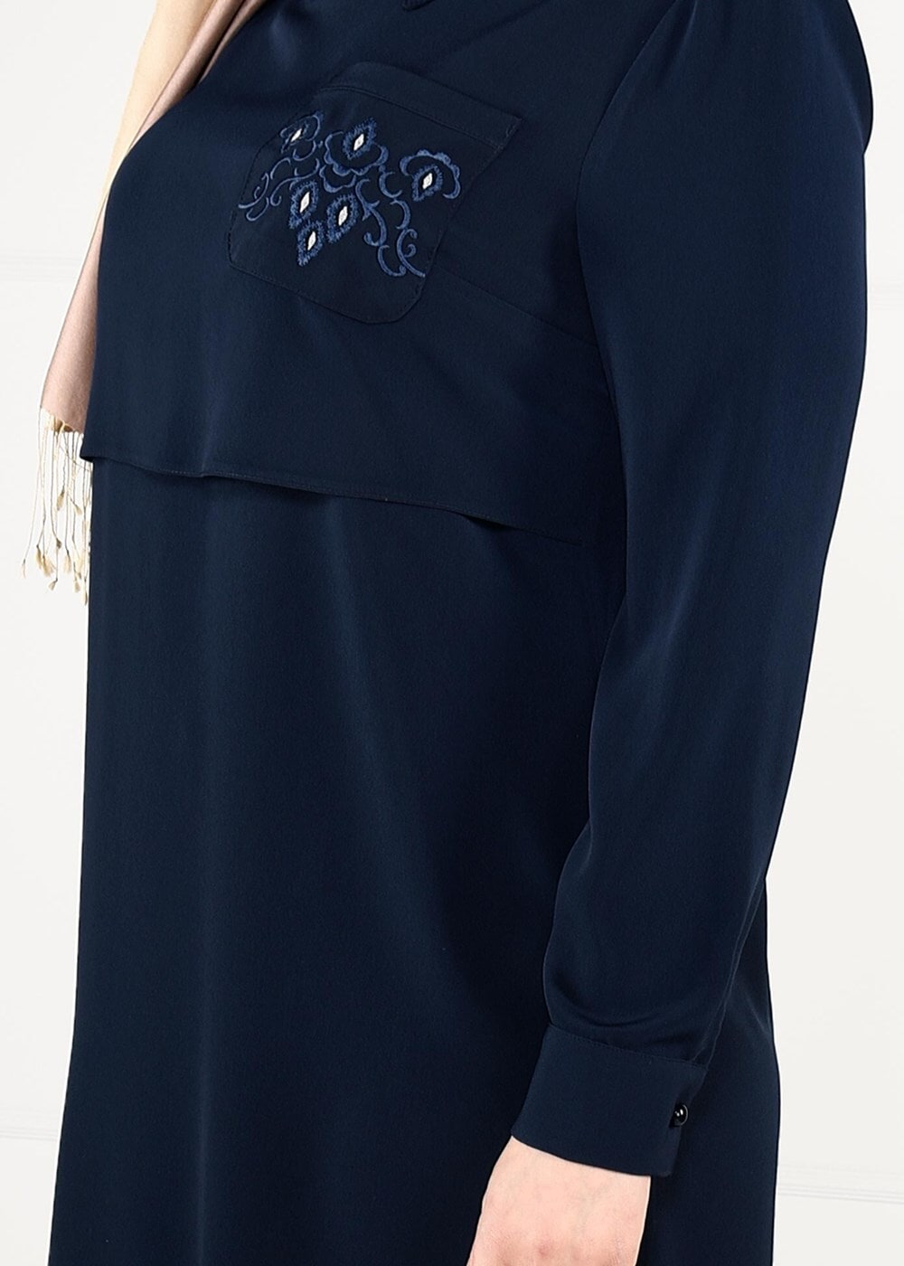 Tesettür giyim LACİVERT CEBİ NAKIŞLI KREP TUNİK 2624