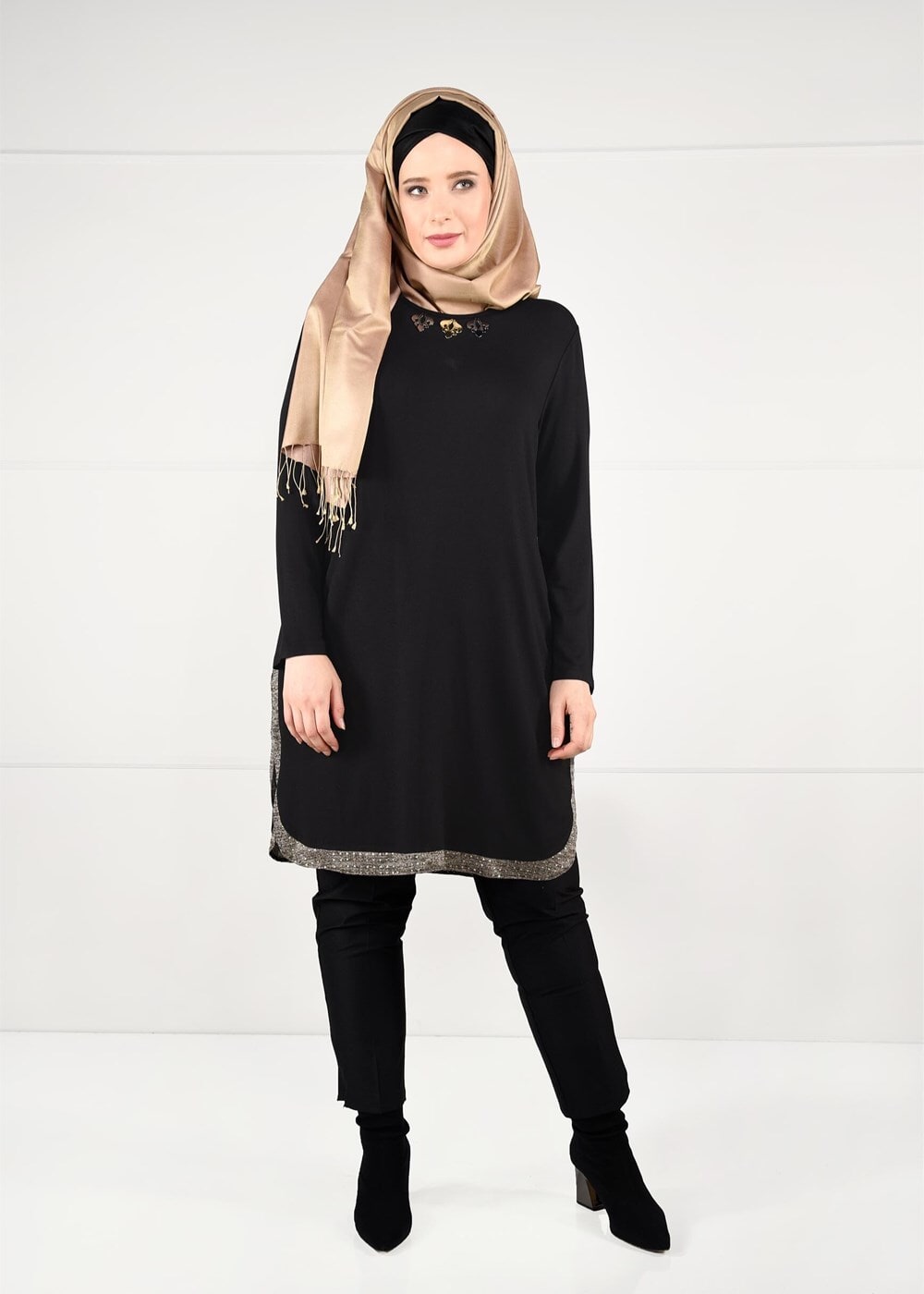Tesettür giyim SİYAH YANLARI ŞERİTLİ PENYE TUNİK 2638