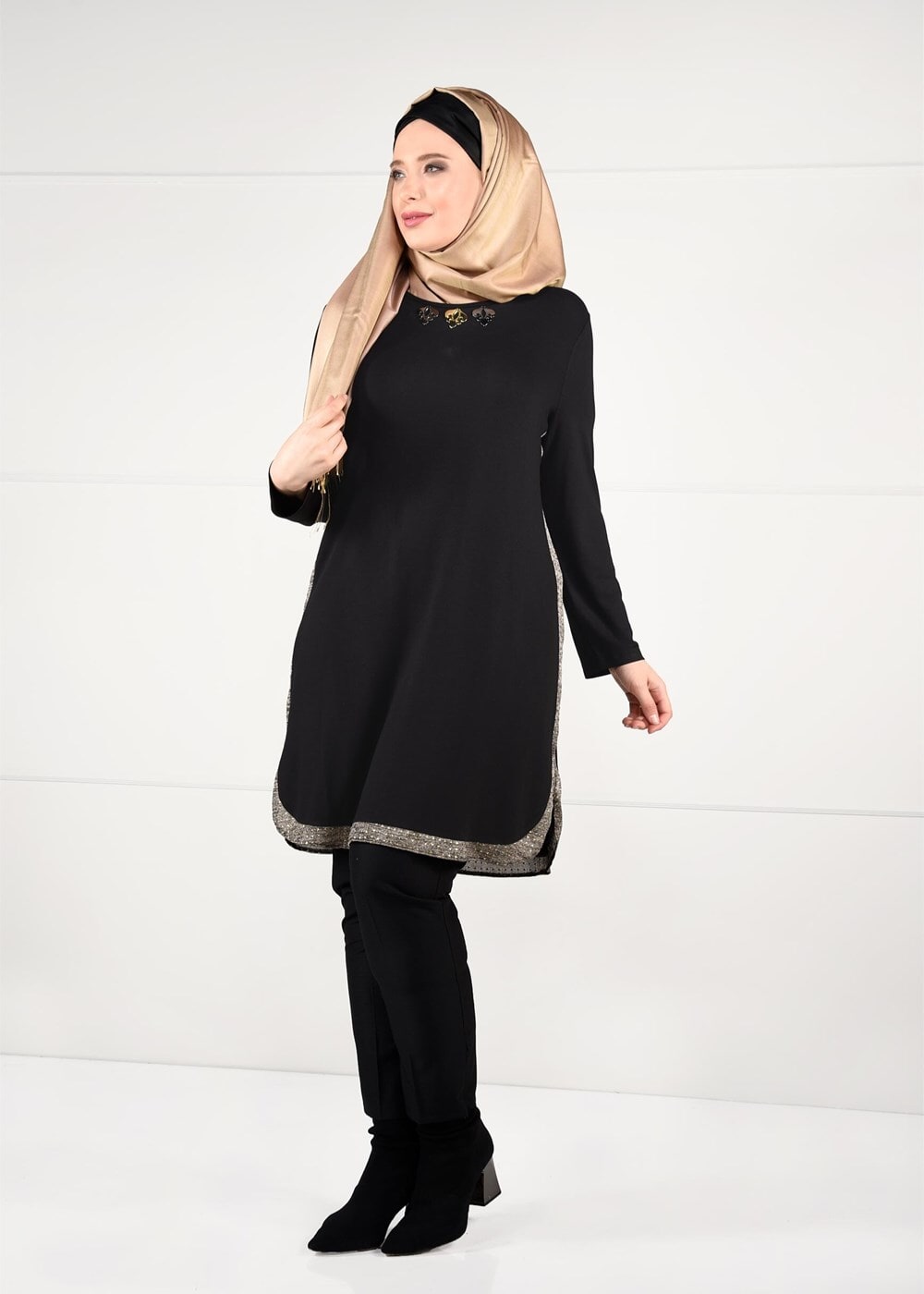 Tesettür giyim SİYAH YANLARI ŞERİTLİ PENYE TUNİK 2638
