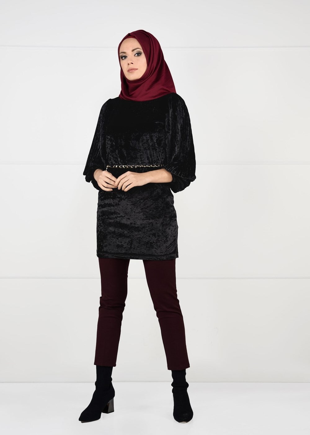 Tesettür giyim SİYAH KOLLARI PİLİSELİ KADİFE TUNİK 4098