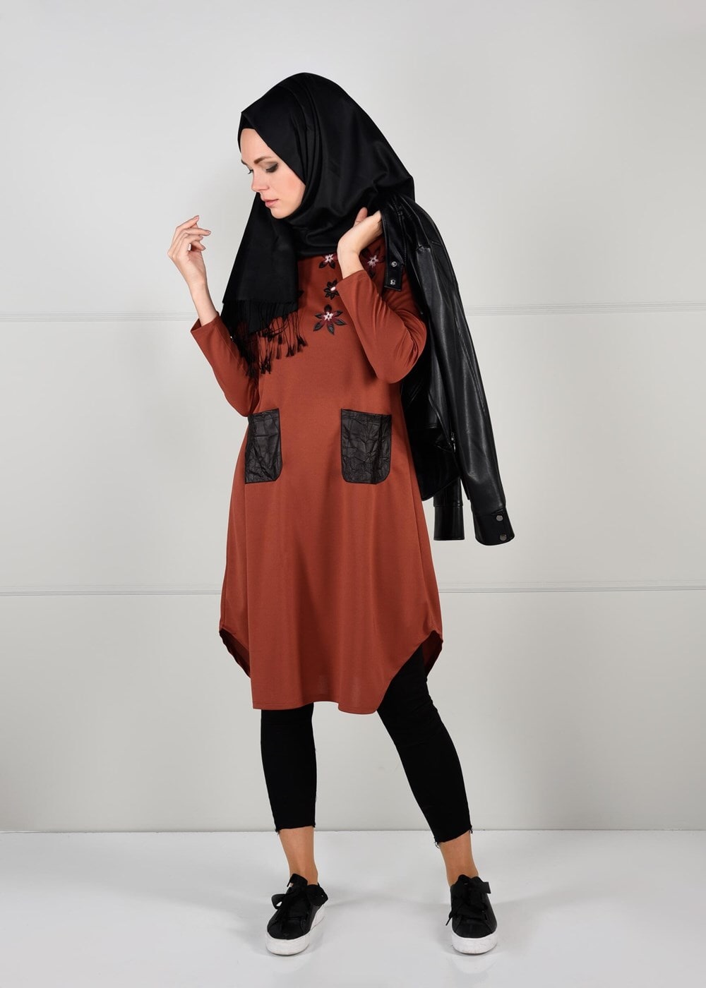 Tesettür giyim TURUNCU DERİ CEPLİ ÇİÇEK NAKIŞLI TUNİK 4151 
